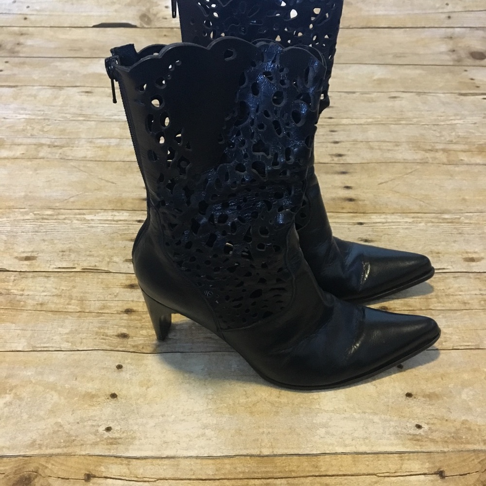 Michelle K for skechers cutout boots. Size 10